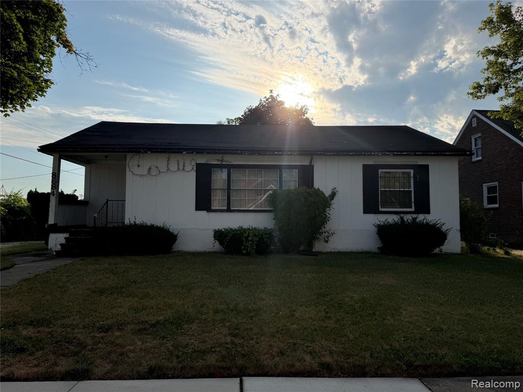 8684 Grandville Avenue, Detroit, MI 48228