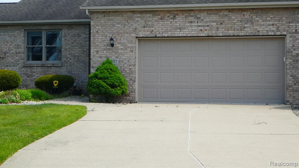 8051 Prestonwood Court, Flushing, MI 48433 — Photo 2