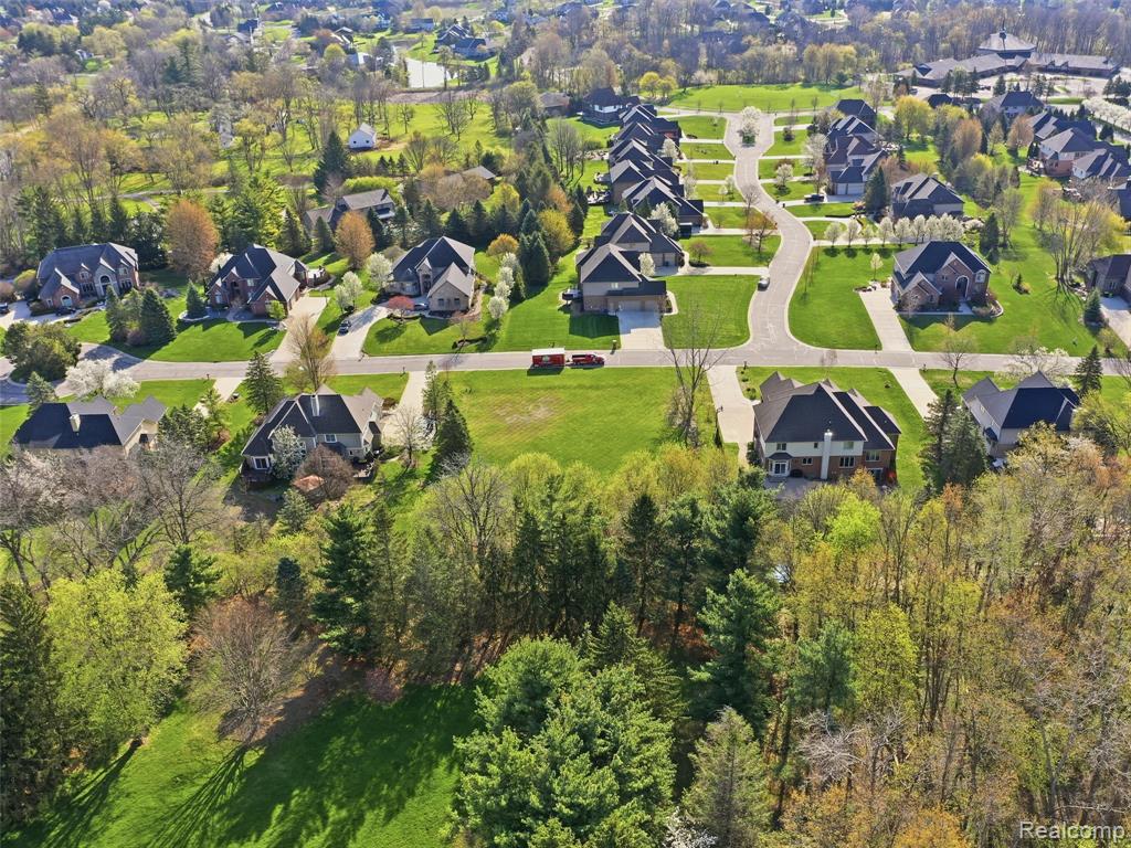 4672 Woodland Hills Drive, Rochester, MI 48306 — Photo 11