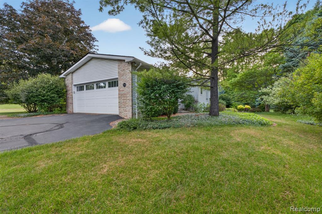 9144 Deer Park Court, Fenton, MI 48430 — Photo 9