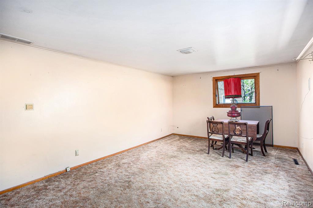 6421 Elizabeth Lake Road, Waterford, MI 48327 — Photo 7