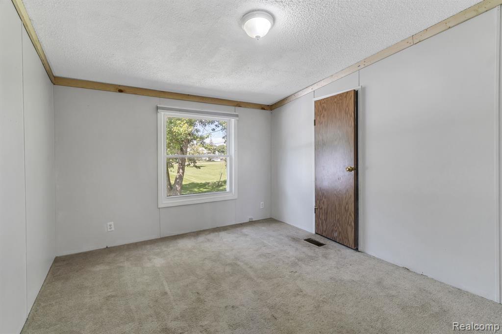 910 E MCARTHUR Street, Corunna, MI 48817 — Photo 25