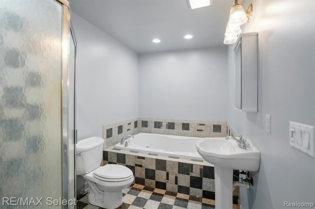 4196 LARK Lane, Flint, MI 48506 — Photo 26