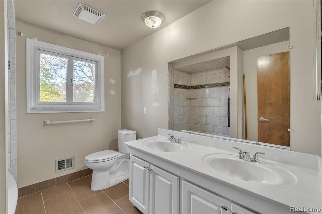 4248 WHITEBIRCH Drive, West Bloomfield, MI 48323 — Photo 31
