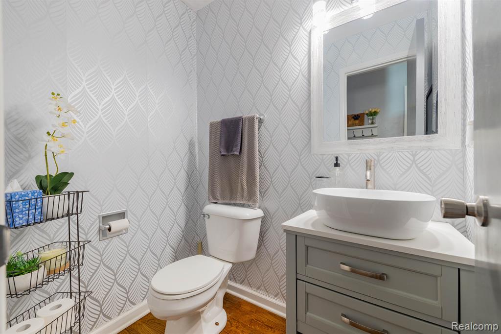 8425 HAMPTON Road, Grosse Ile, MI 48138 — Photo 13