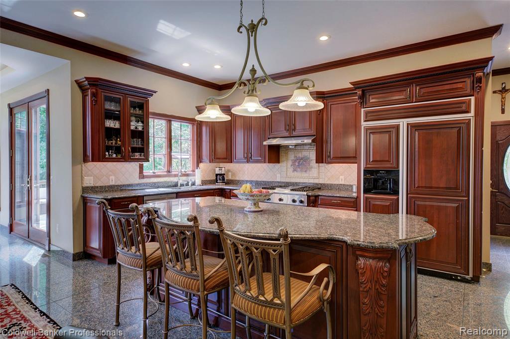 4546 Forest Edge Lane, West Bloomfield, MI 48323 — Photo 38