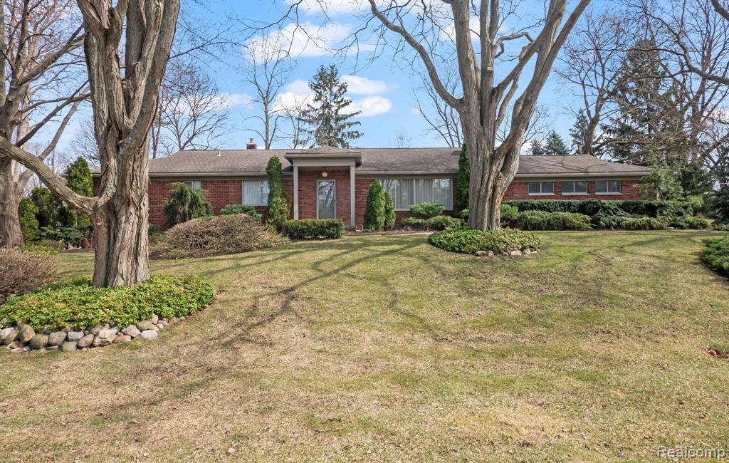 5889 ORCHARD BEND Road, Bloomfield Hills, MI 48301 — Photo 2