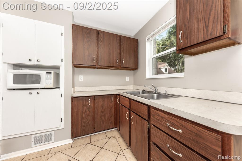 557 N Harvey Street, Plymouth, MI 48170 — Photo 11