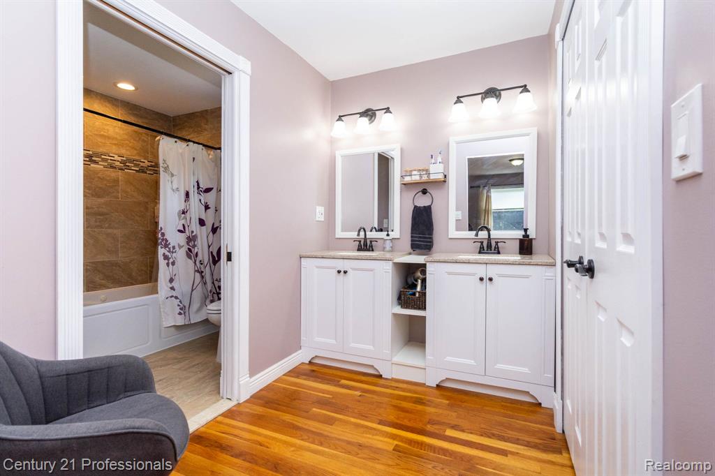671 Bridgestone Drive, Rochester Hills, MI 48309 — Photo 23