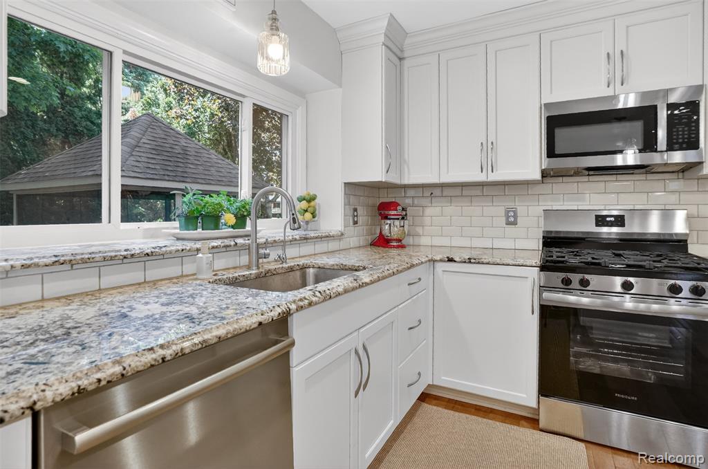 6182 Ledwin Drive, Troy, MI 48098 — Photo 13