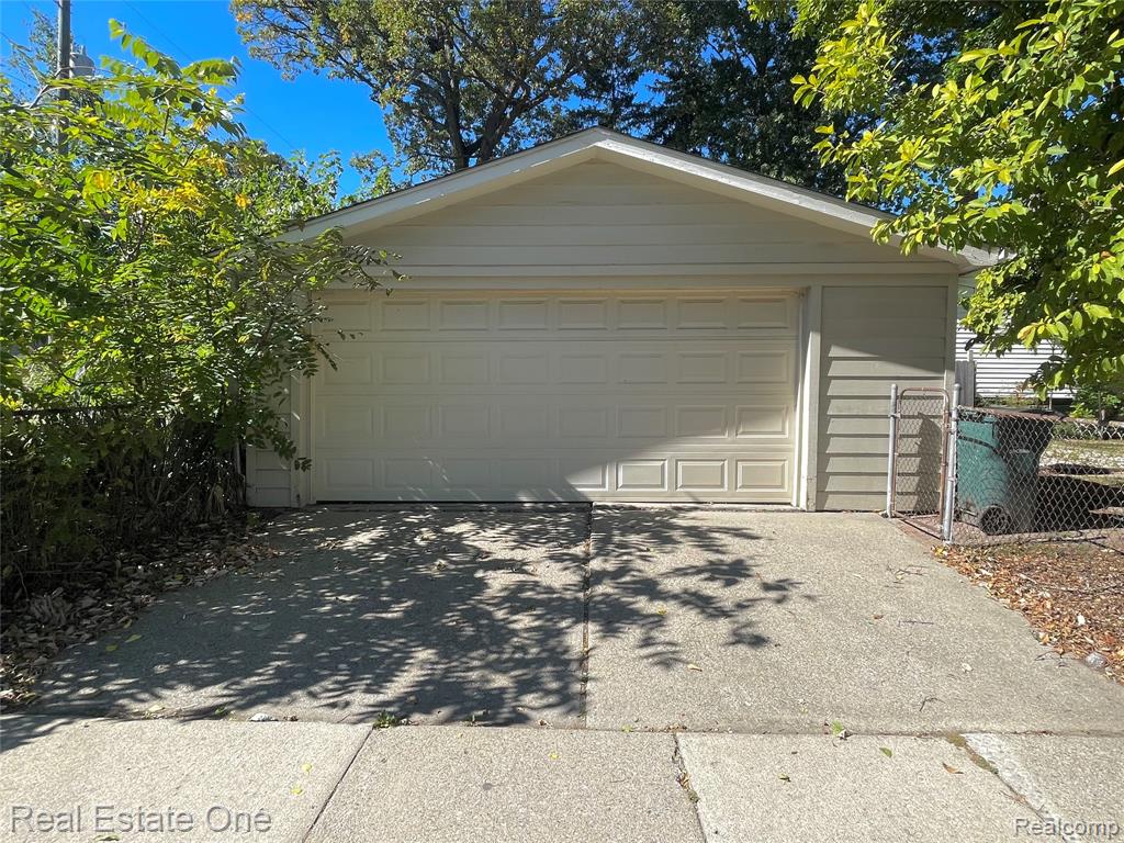 500 E CAMBOURNE Street, Ferndale, MI 48220 — Photo 17