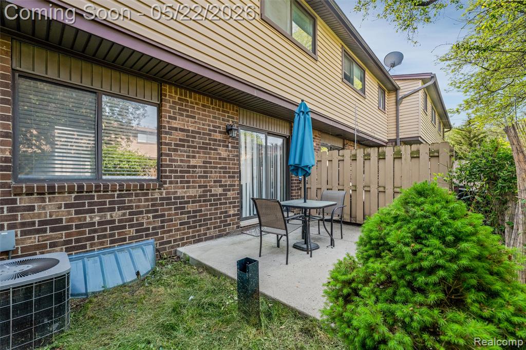 32105 W 12 Mile Road, Farmington, MI 48334 — Photo 33