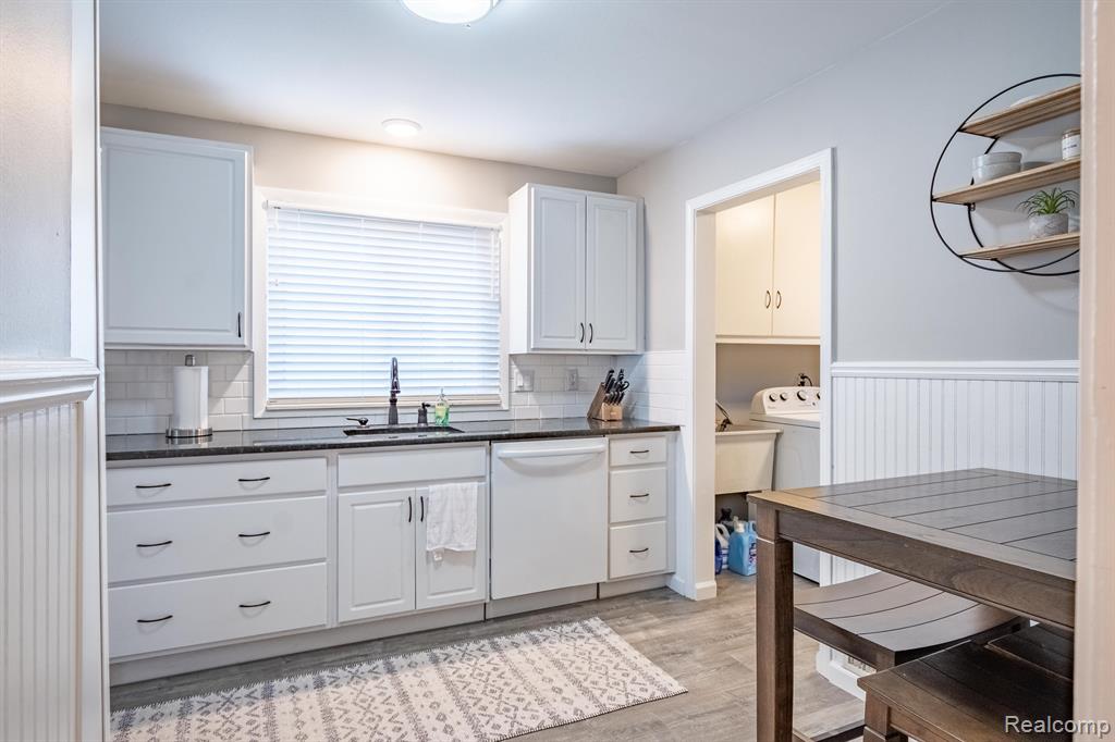 715 N DORCHESTER Avenue, Royal Oak, MI 48067 — Photo 3