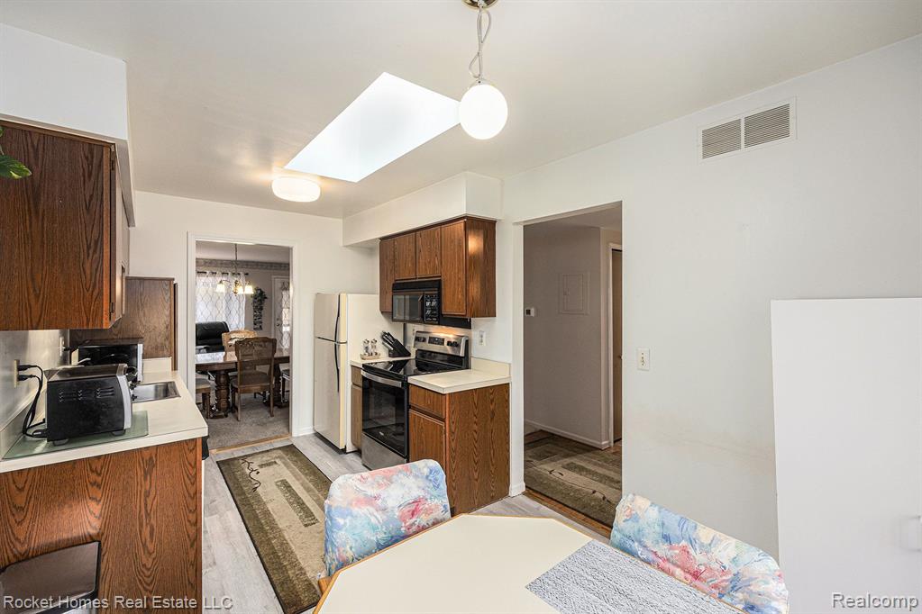 949 WEXFORD Way, Rochester Hills, MI 48307 — Photo 13