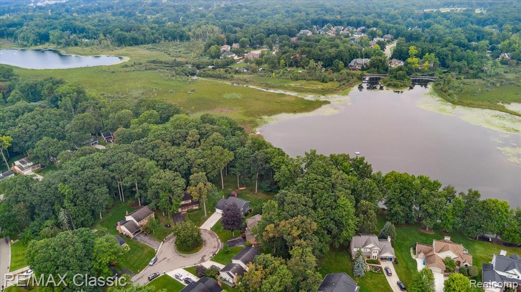 1561 Waters Edge Court, Wixom, MI 48393 — Photo 58