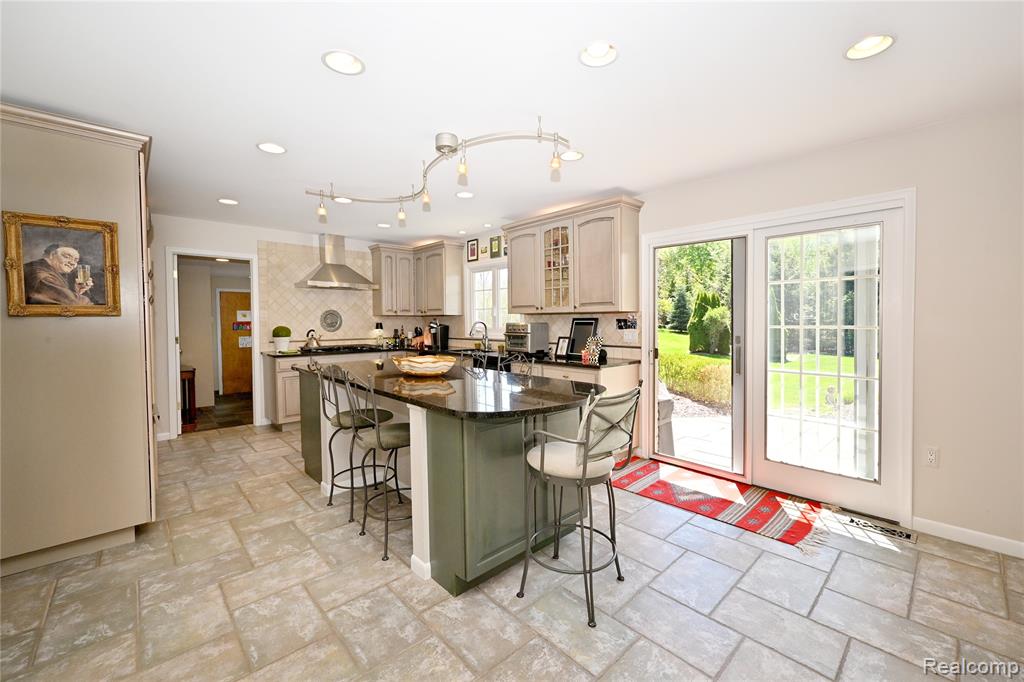 4655 Walnut Lake Road, Bloomfield Hills, MI 48301 — Photo 7