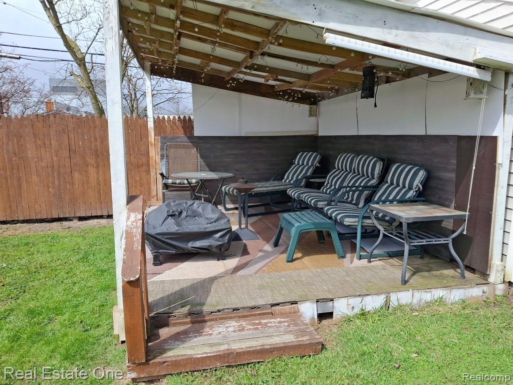 558 E TENNYSON Avenue, Pontiac, MI 48340 — Photo 19