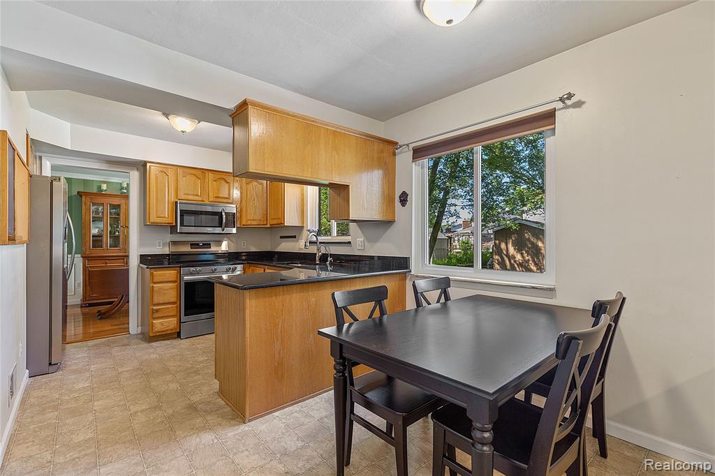 7406 Sussex Drive, Canton, MI 48187 — Photo 12