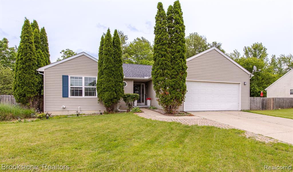 5039 Auker Drive, Grand Blanc, MI 48507 — front exterior