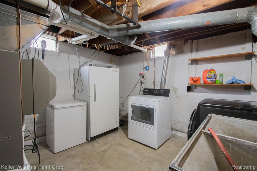 419 ALMONT Avenue, Almont, MI 48003 — Photo 16