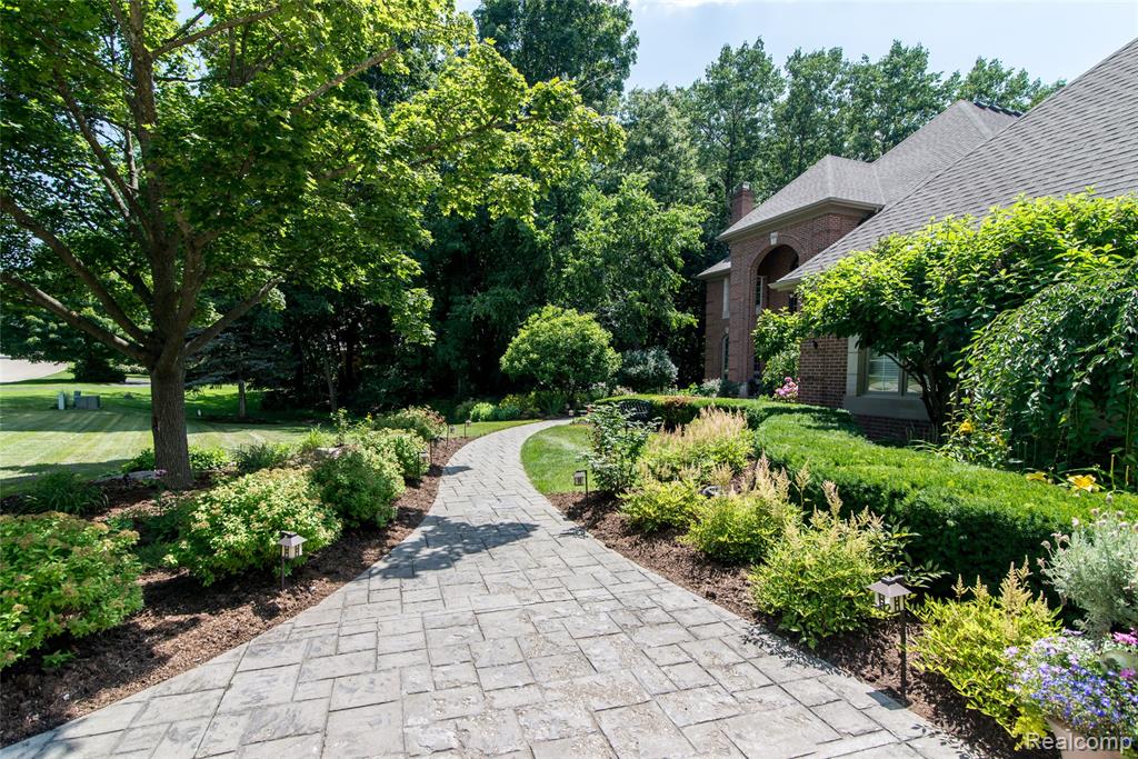 3166 W Beach Lake Drive, Milford, MI, 48380