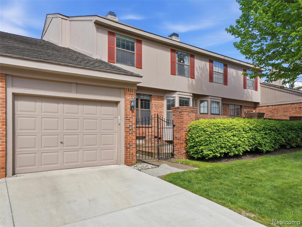 7342 Meadowridge Drive, West Bloomfield, MI — Photo 2