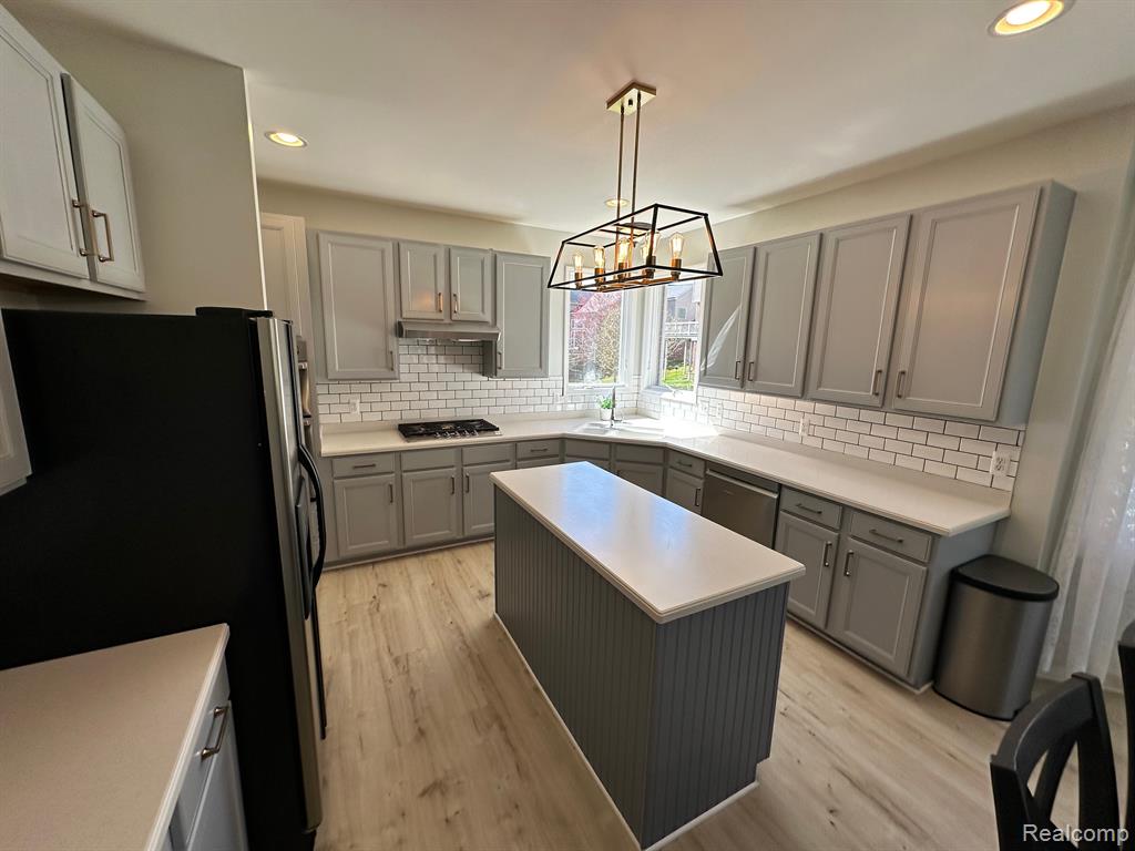 16983 COURVILLE Drive, Northville, MI 48168 — Photo 11