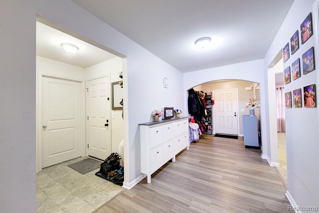 5989 Bay Hill Court, Romulus, MI 48174 — Photo 31