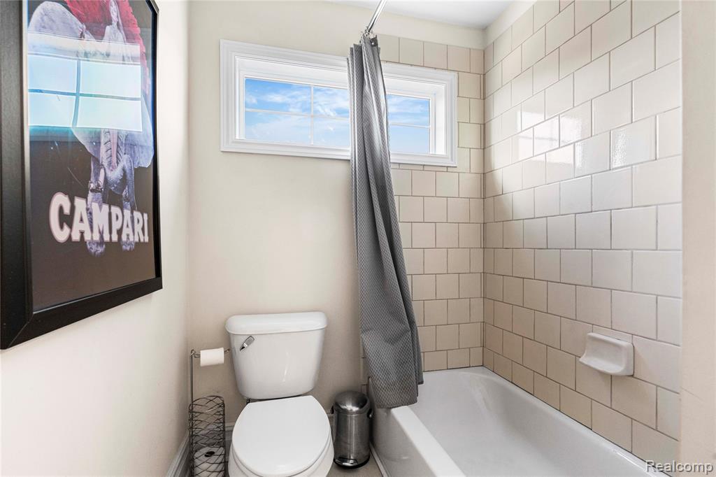 4489 Cedarhill Court, Auburn Hills, MI 48326 — Photo 28