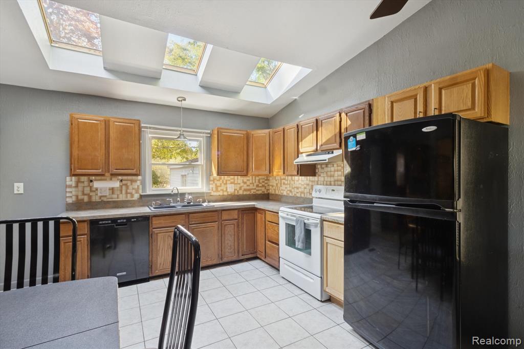 639 N Harvey Street, Westland, MI — Photo 16