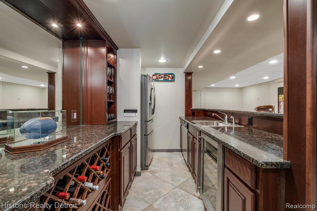 203 WINDWARD Court, 22, Detroit, MI 48207 — Photo 31