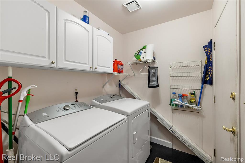 24348 Simmons Drive, Novi, MI — Photo 34