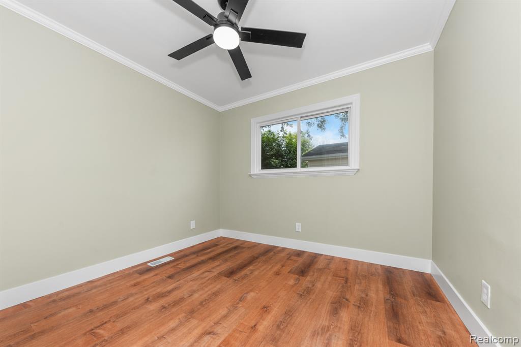 560 McMunn Street, South Lyon, MI 48178 — Photo 16