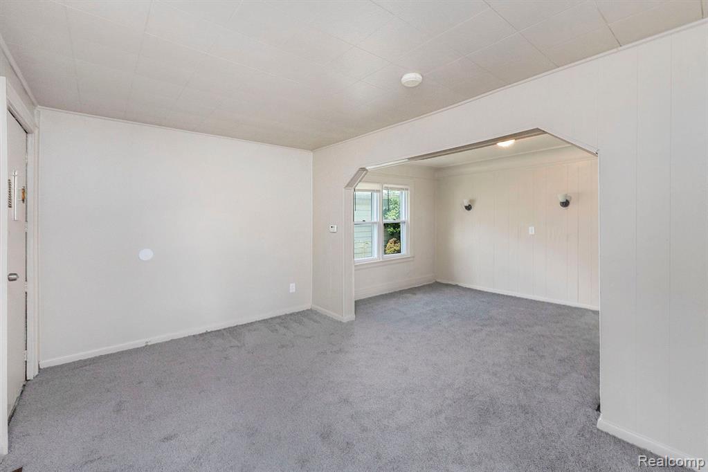 8425 CHALMERS Avenue, Warren, MI 48089 — Photo 4