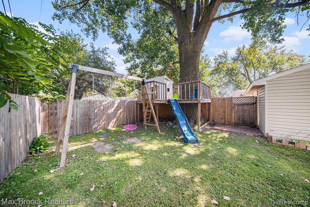 1719 KNOWLES Street, Ypsilanti, MI 48198 — Photo 16