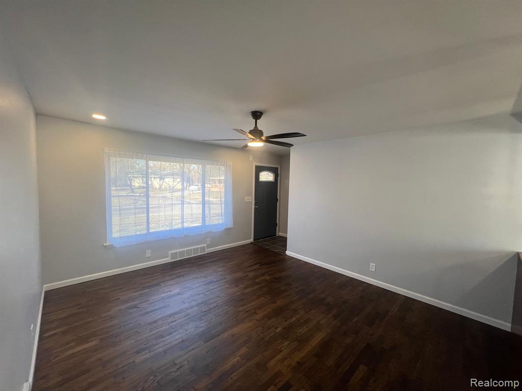 6038 NATCHEZ Drive, Mount Morris, MI 48458 — Photo 10