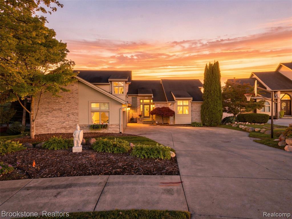 2613 Cove Bay Drive, Waterford, MI 48329