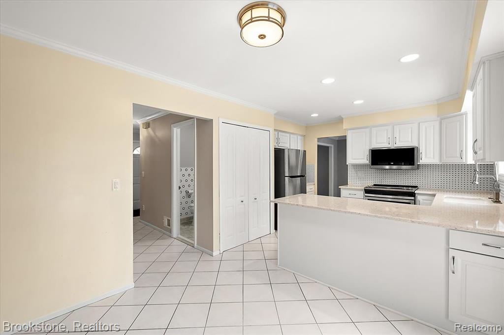 5138 Hale Drive, Troy, MI 48085 — Photo 18