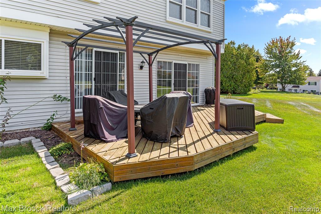5492 Charrington Court, West Bloomfield, MI 48324 — Photo 12