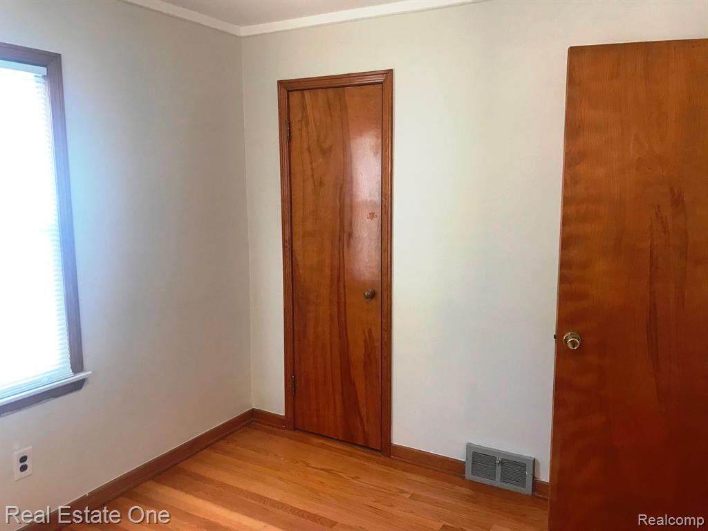 706 SYMES Avenue, Royal Oak, MI 48067 — Photo 13