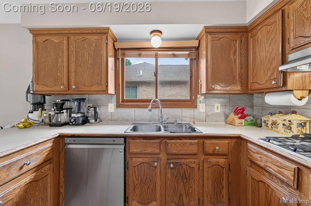 46362 Springhill Drive, Utica, MI 48317 — Photo 14
