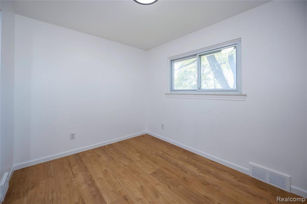 939 S Wildwood Street, Westland, MI 48186 — Photo 27