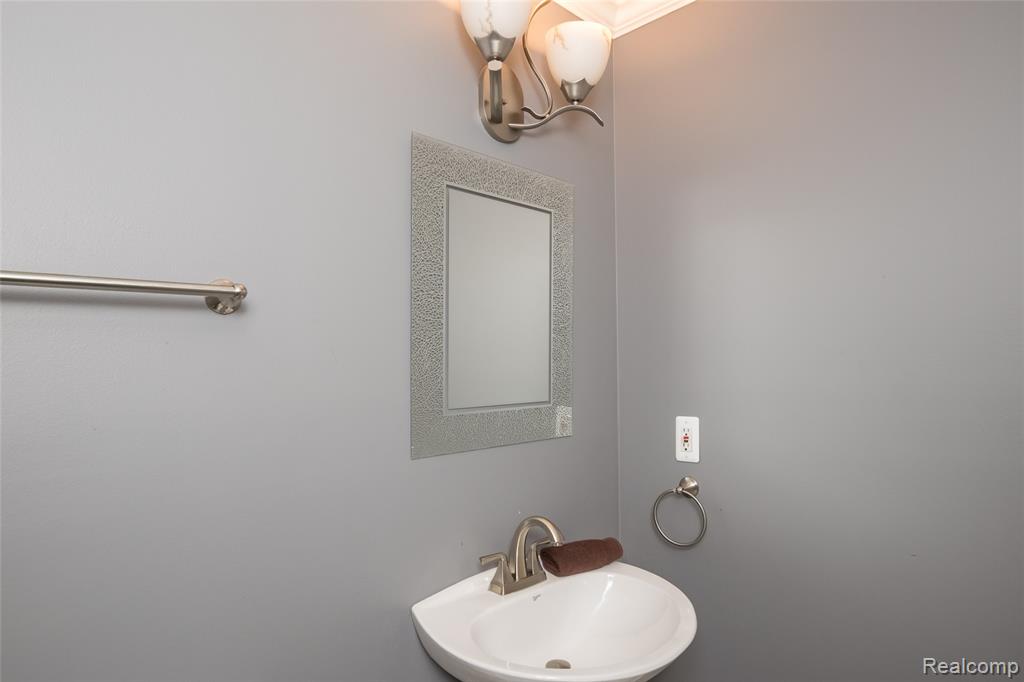 46431 Mariner Drive, Macomb, MI 48044 — Photo 28
