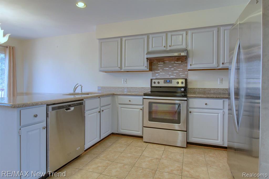 45331 COURTVIEW Trail, Novi, MI — Photo 11