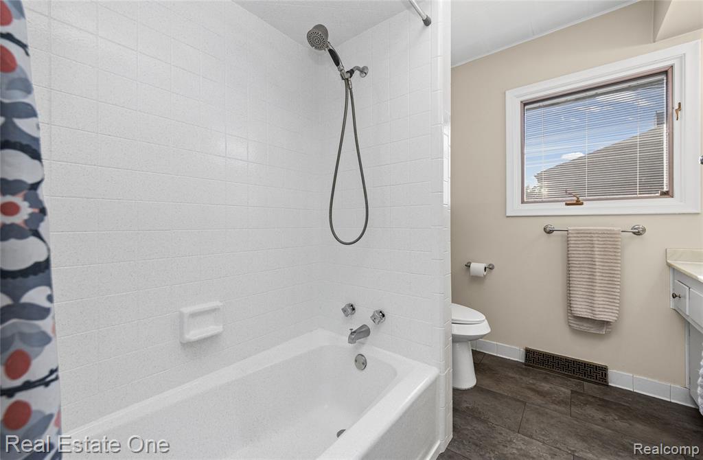 1825 Luneta, Commerce Twp, MI 48382 — Photo 20