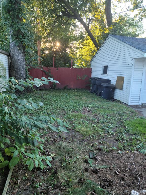 7637 LAMPHERE, Redford, MI 48239 — Photo 6