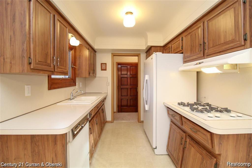 6711 N EVANGELINE Street, Dearborn Heights, MI 48127 — Photo 5