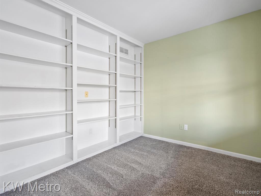 441 DORCHESTER Way, Milford, MI 48381 — Photo 43