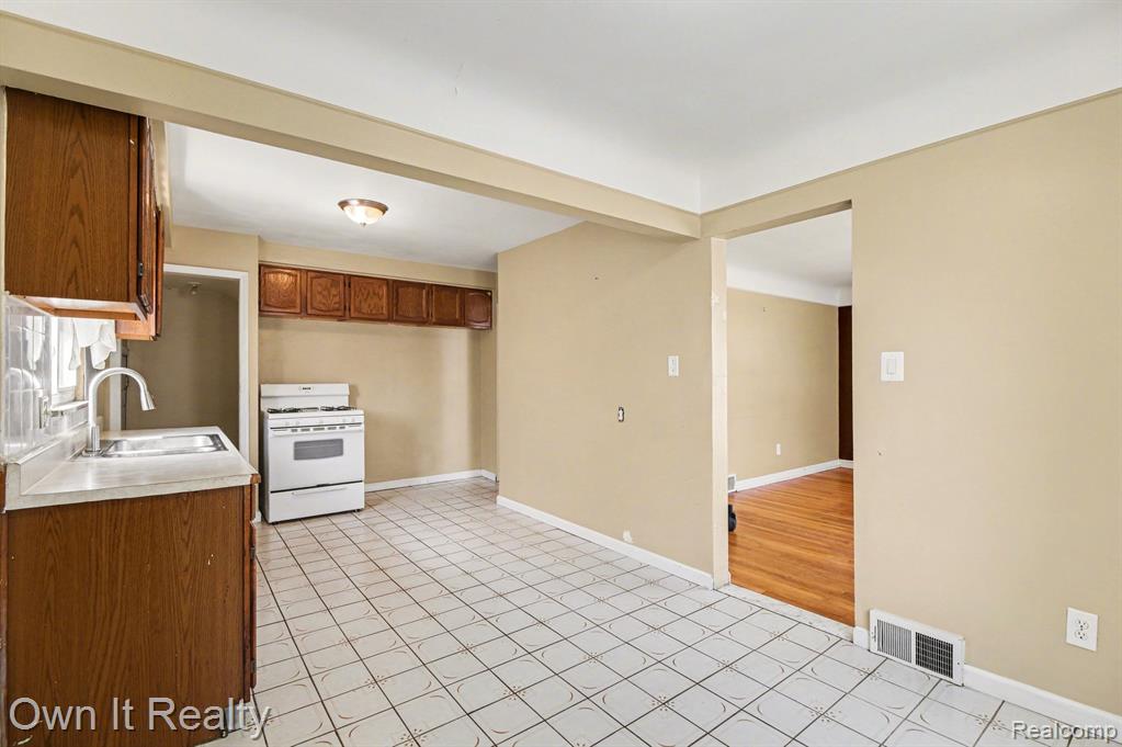 6791 Winthrop Street, Detroit, MI 48228 — Photo 8