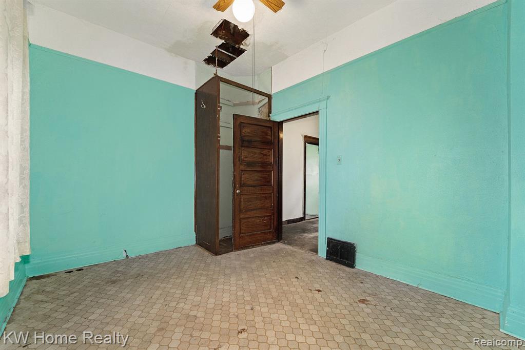 8436 LUMPKIN Street, Hamtramck, MI 48212 — Photo 8